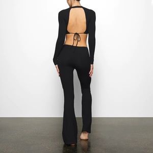 SOFT LOUNGE OPEN BACK SUPER CROP TOP